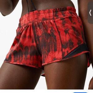 Lululemon hotty hot shorts size 8 and 2.5 inch